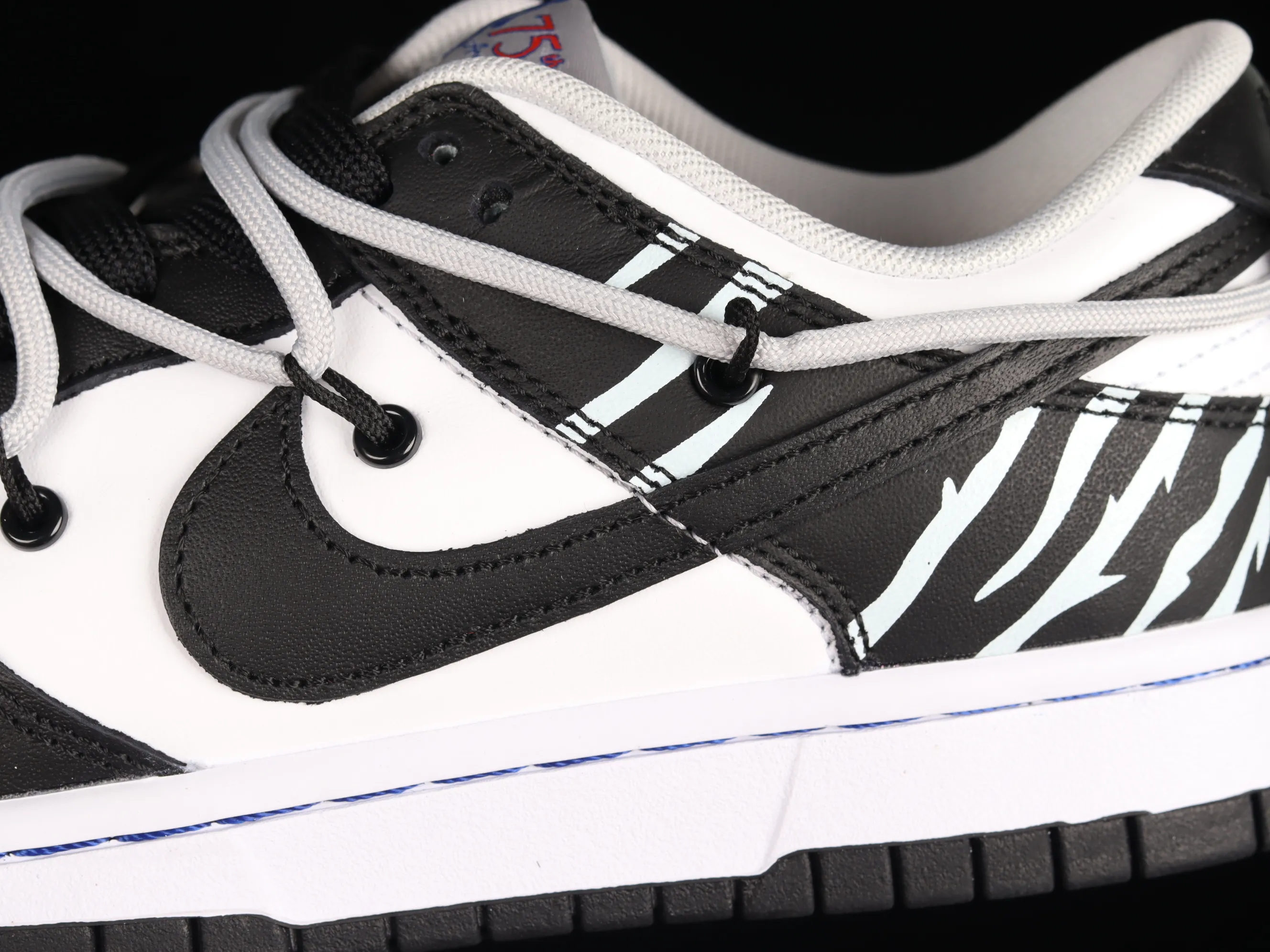 All categories Nk SB Dunk series Nk SB Dunk Low low-top sneakers F version Nk Dunk Low "CNY" Year of the Tiger limited edition SB smashing backboard fashion casual sneakers DD3363-002